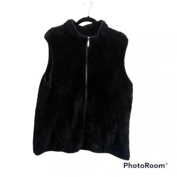 St. John's Bay Jackets & Blazers - St. John’s Bay black sherpa vest XXL